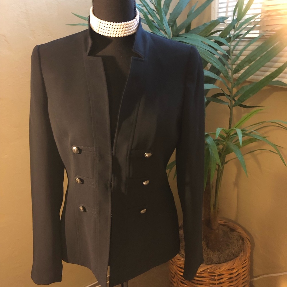 ON SALE!!!!❤️Lovely❤️ Tahari Blazer